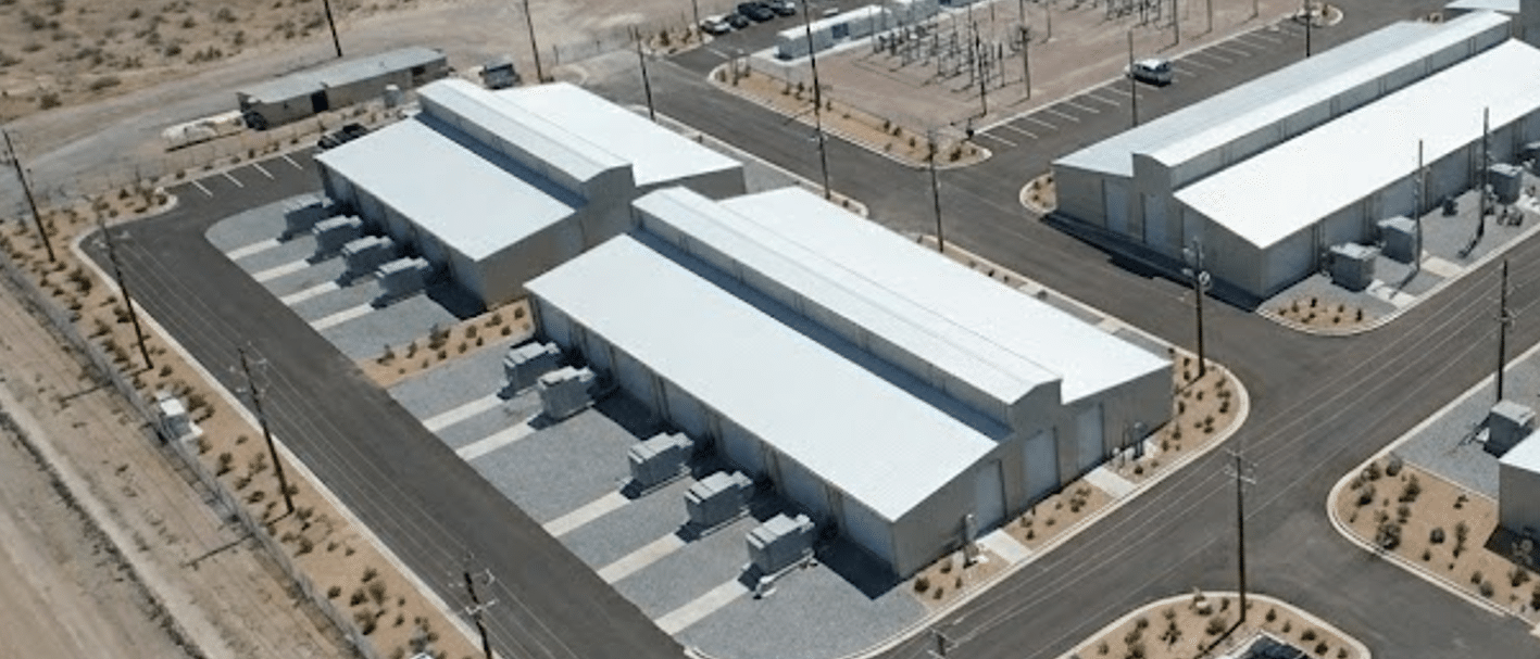Bitcoin Mining Standort Texas 2 mit Lagerhalle und Container-Infrastruktur