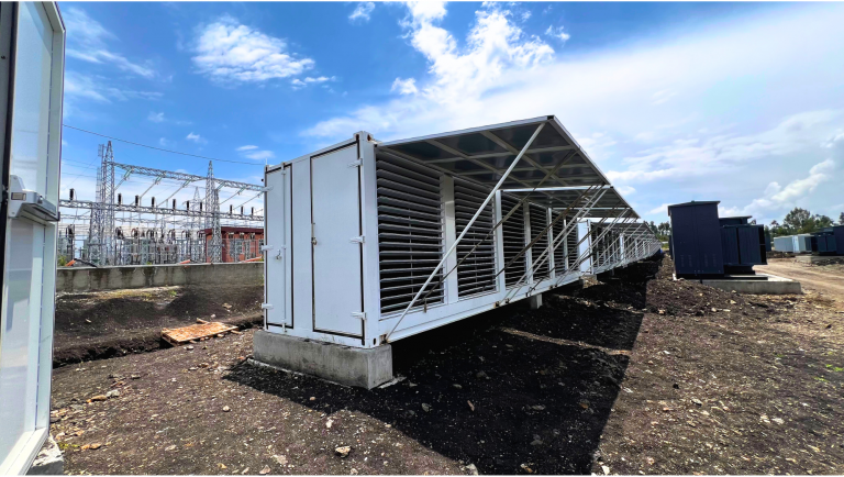 Bitcoin Mining Farm Container mit Energieinfrastruktur